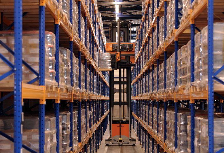 Schmalganglager mit Hochregalen bei Scheerer Logistik